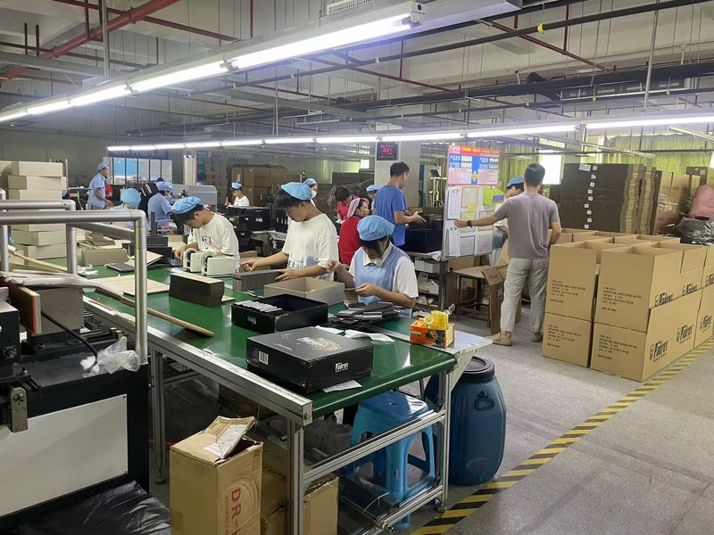 Dongguan Yongjian Paper Products Co., Ltd خط تولید تولید کننده